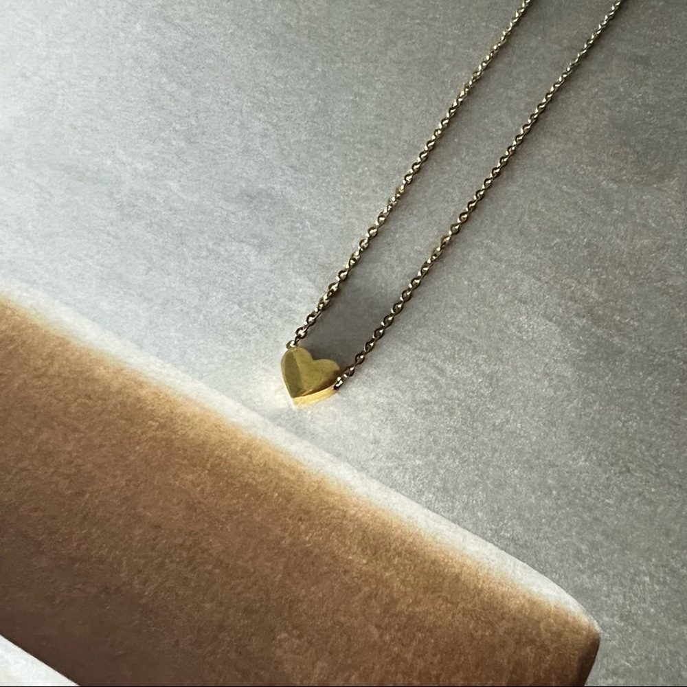 🎁 Tiny Heart Gold-Plated Necklace • Dainty Adjustable Pendant